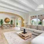 Villa Flores *